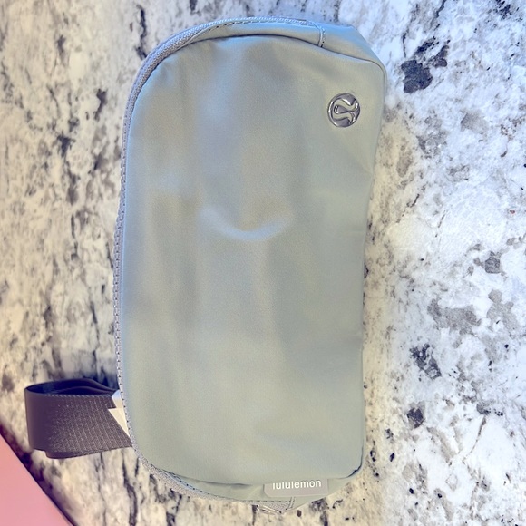 lululemon athletica Handbags - Brand New Lululemon Everywhere bag